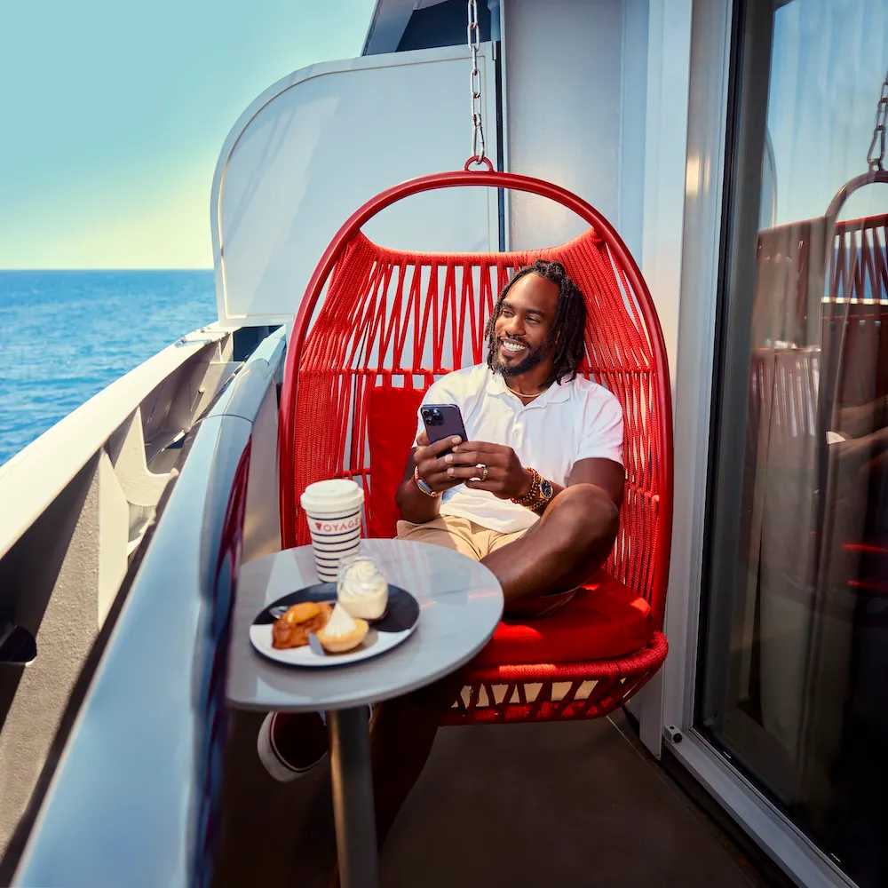 IMG-VAL-2023-CAB-sea-terrace-eggchair-lifestyle-shipeats-UNCROPPED-36516-3-UNCROPPED 1000px.jpg