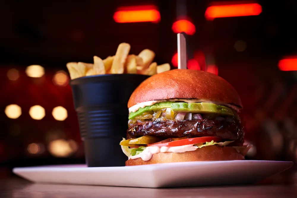 IMG-SCL-2021-FNB-Razzle-Dazzle-burger-fries-636F-UNCROPPED 1000px.jpg