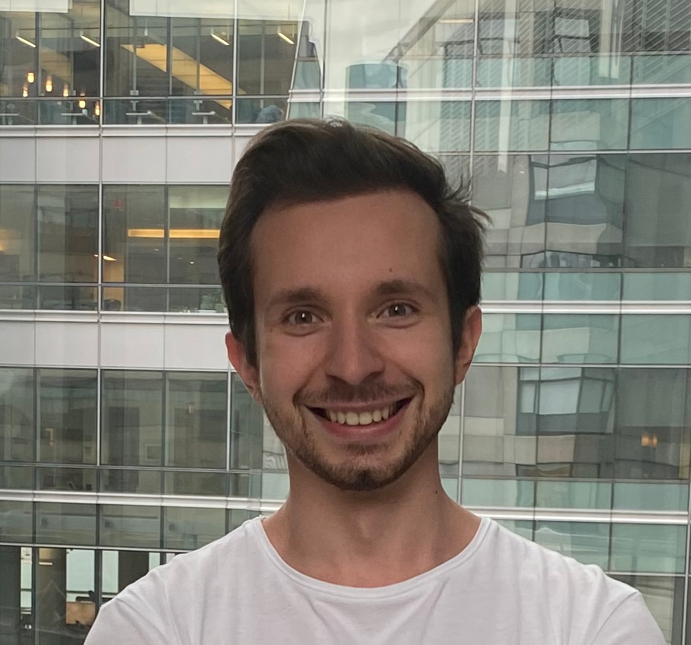 Alex_lab photo - Alex Plesa.png