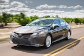 481718-2018-toyota-camry-hybrid-xle-main.jpg