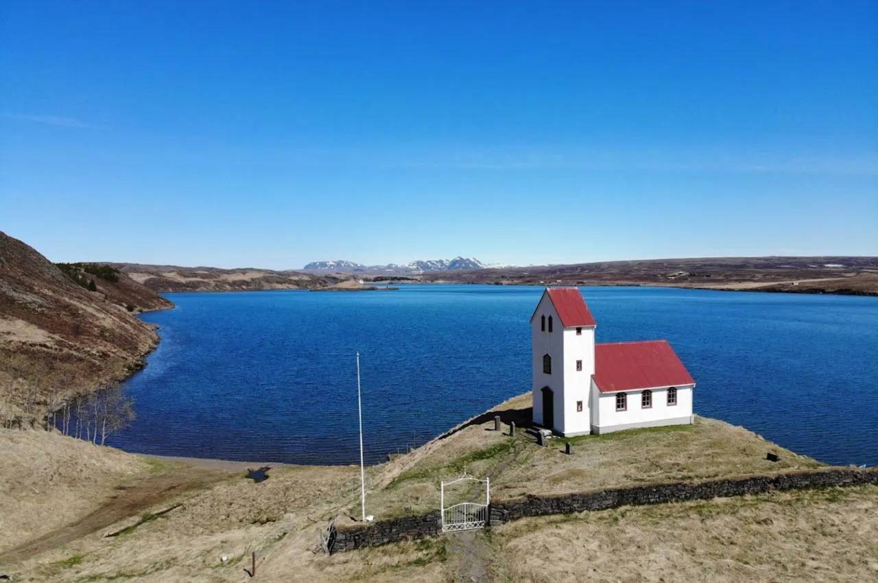 22 sept 11 Ulfljotsvatnskirkja.jpg