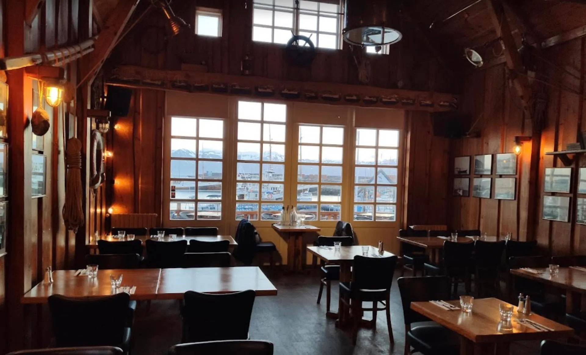 17 sept 17 Husavik resto.jpg