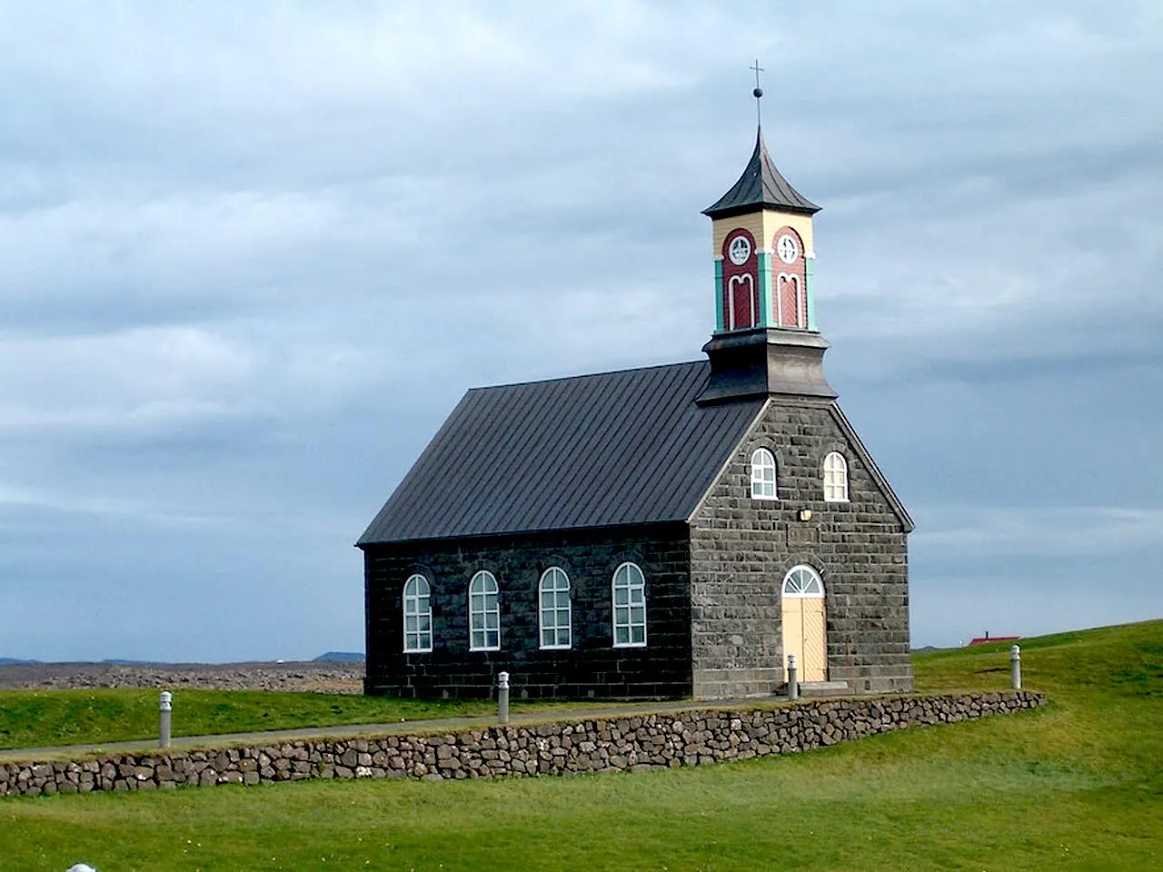 25 sept 04 Hvalsneskirkja.jpg