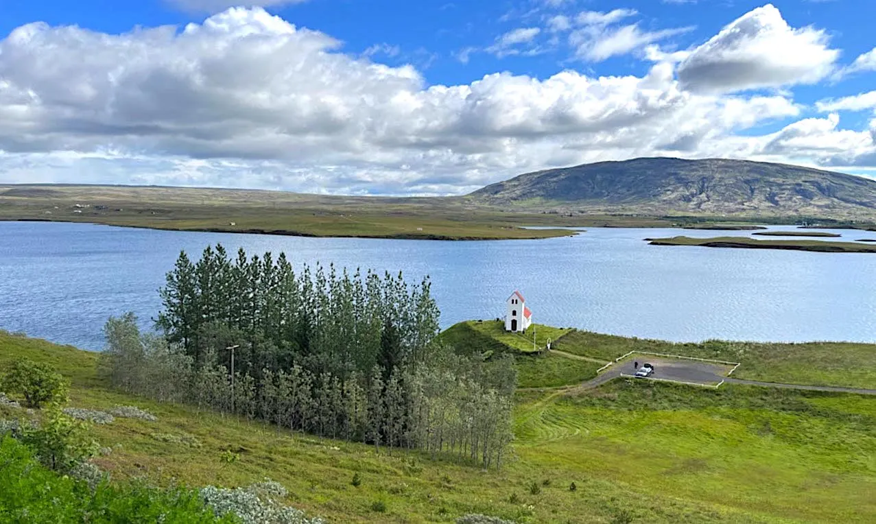 22 sept 10 Ulfljotsvatnskirkja.jpg