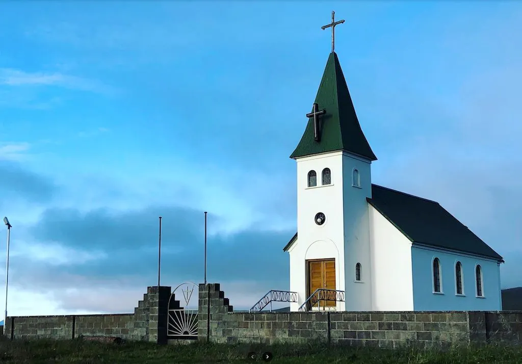 14 sept 06 Tjarnarkirkja.jpeg