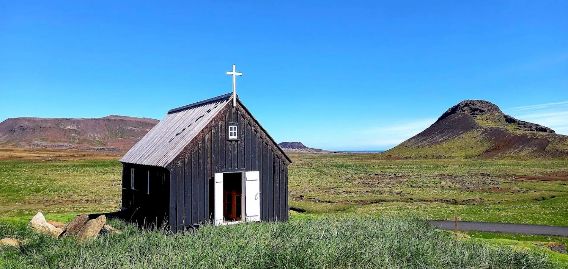 25 sept 03 Krysuvikurkirkja.jpeg