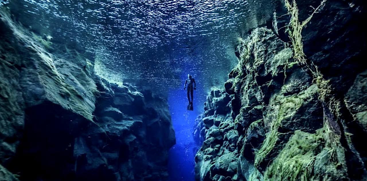 22 sept 04 Thingvellir Silfra.jpg