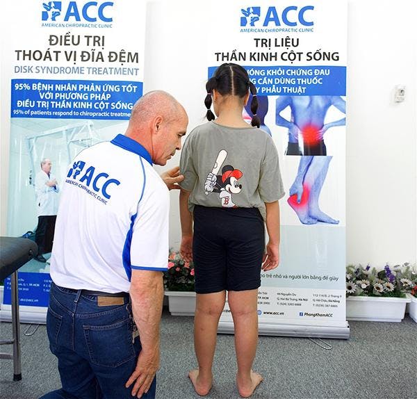 bac-si-acc-kiem-tra-ban-chan-bet.jpg