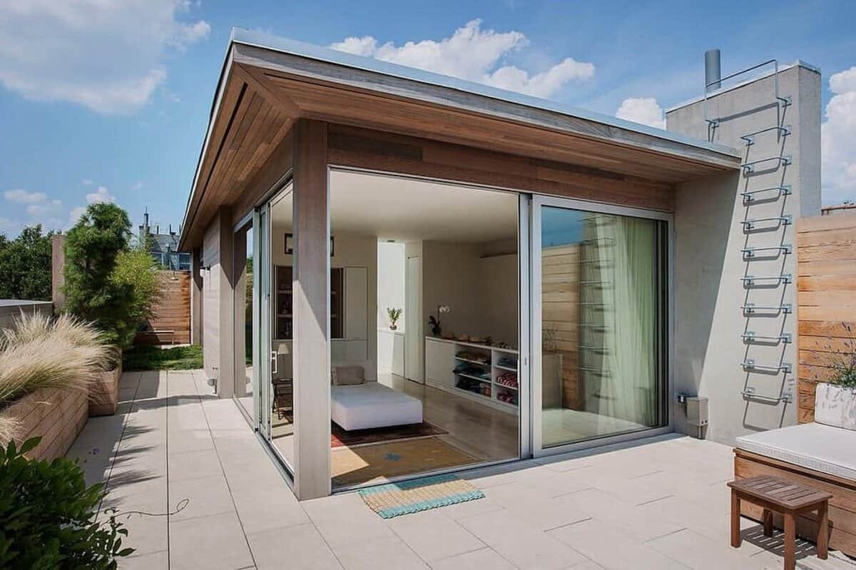 Nhà lắp ghép trên sân thượng tạo ra một không gian ở, làm việc lý tưởng