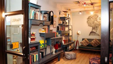 Bibiloteca P93.jpg