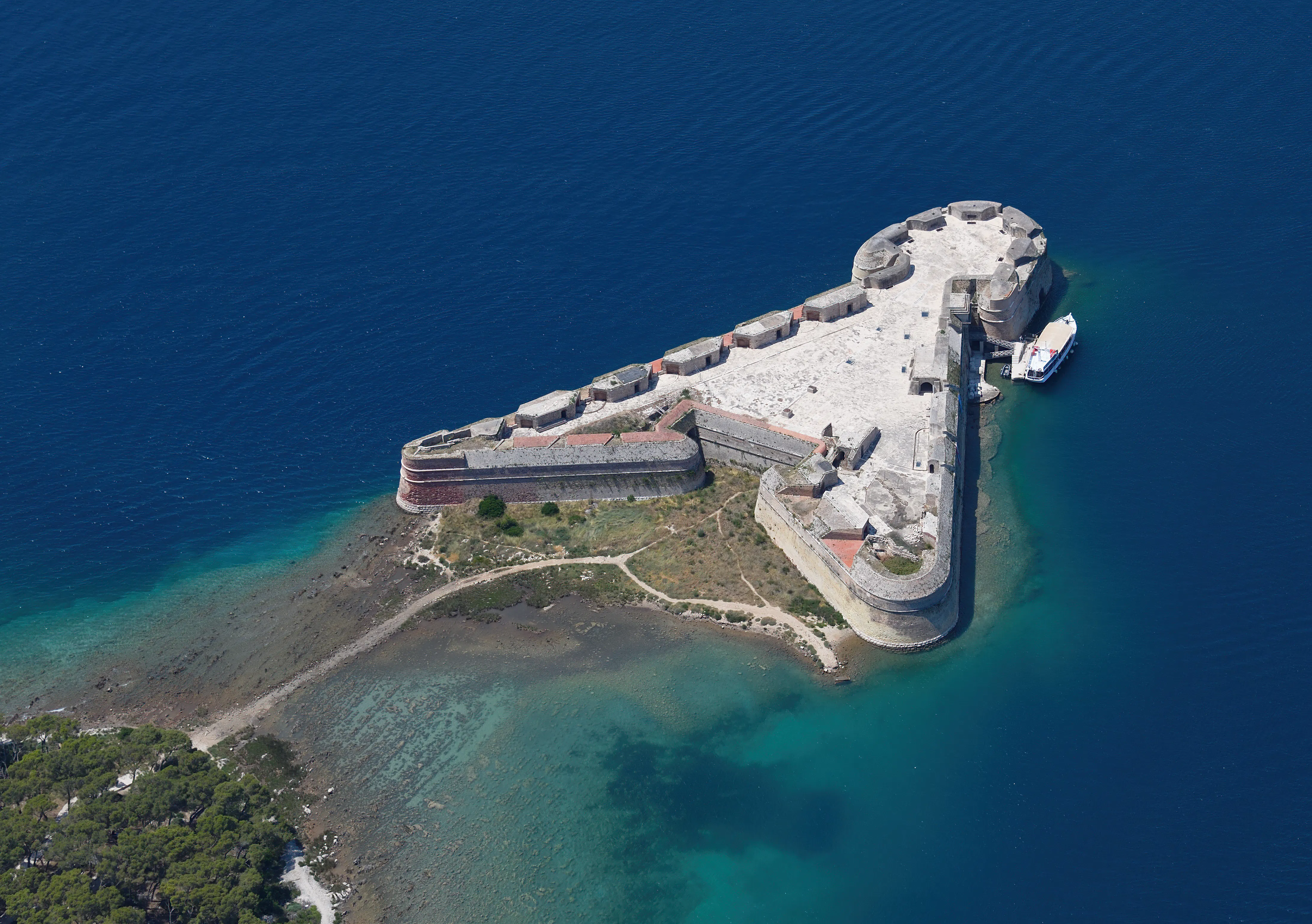 Aerial_image_of_St._Nicholas_Fortress_(view_from_the_southeast).jpg