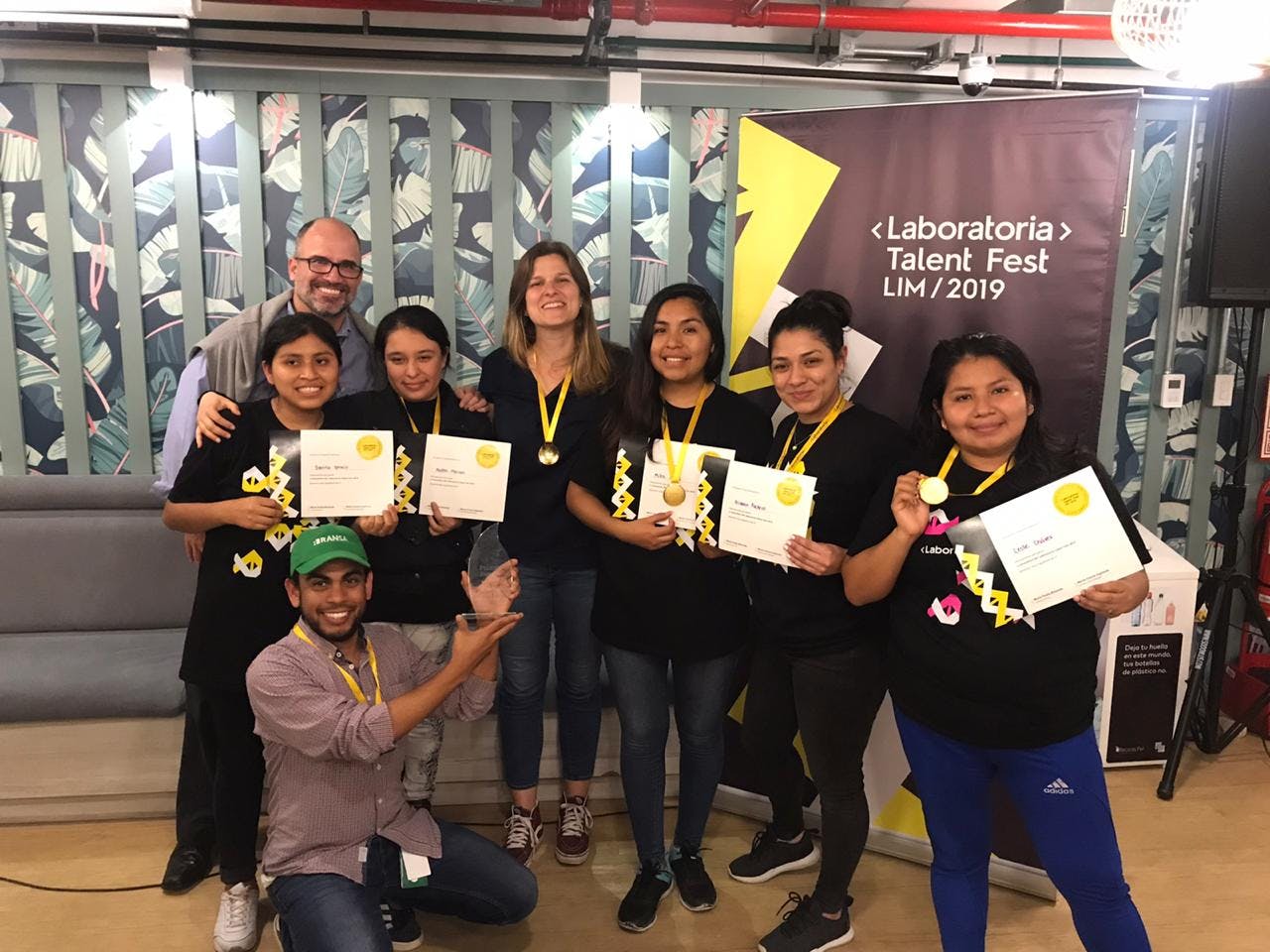 Premiación-Hackathon-Laboratoria.jpeg