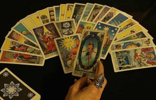 Bói bạn và crush bằng bài tarot để lắng nghe những mong muốn bên trong