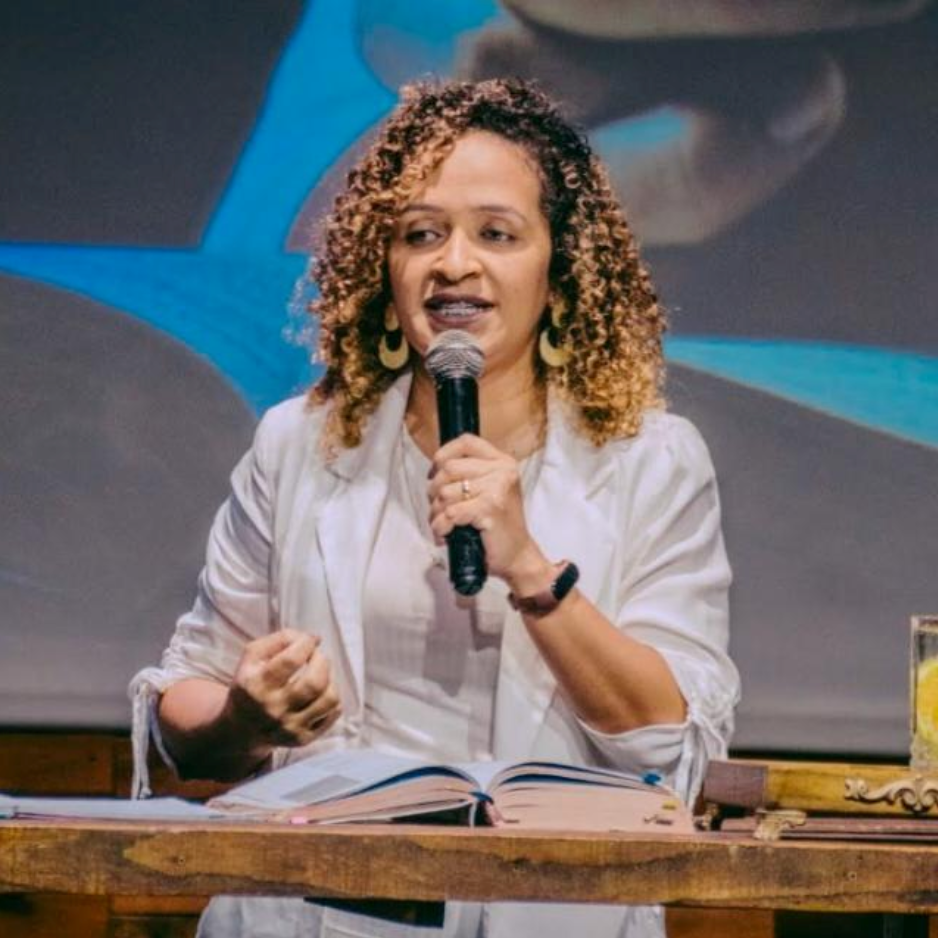 Léia Lemos.png