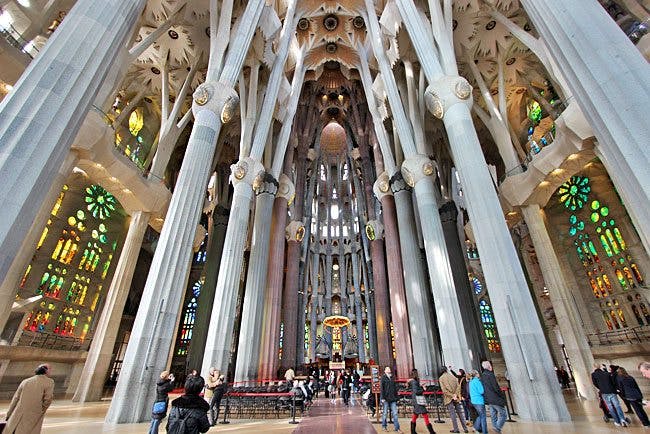 sagrada familia interior.jpg