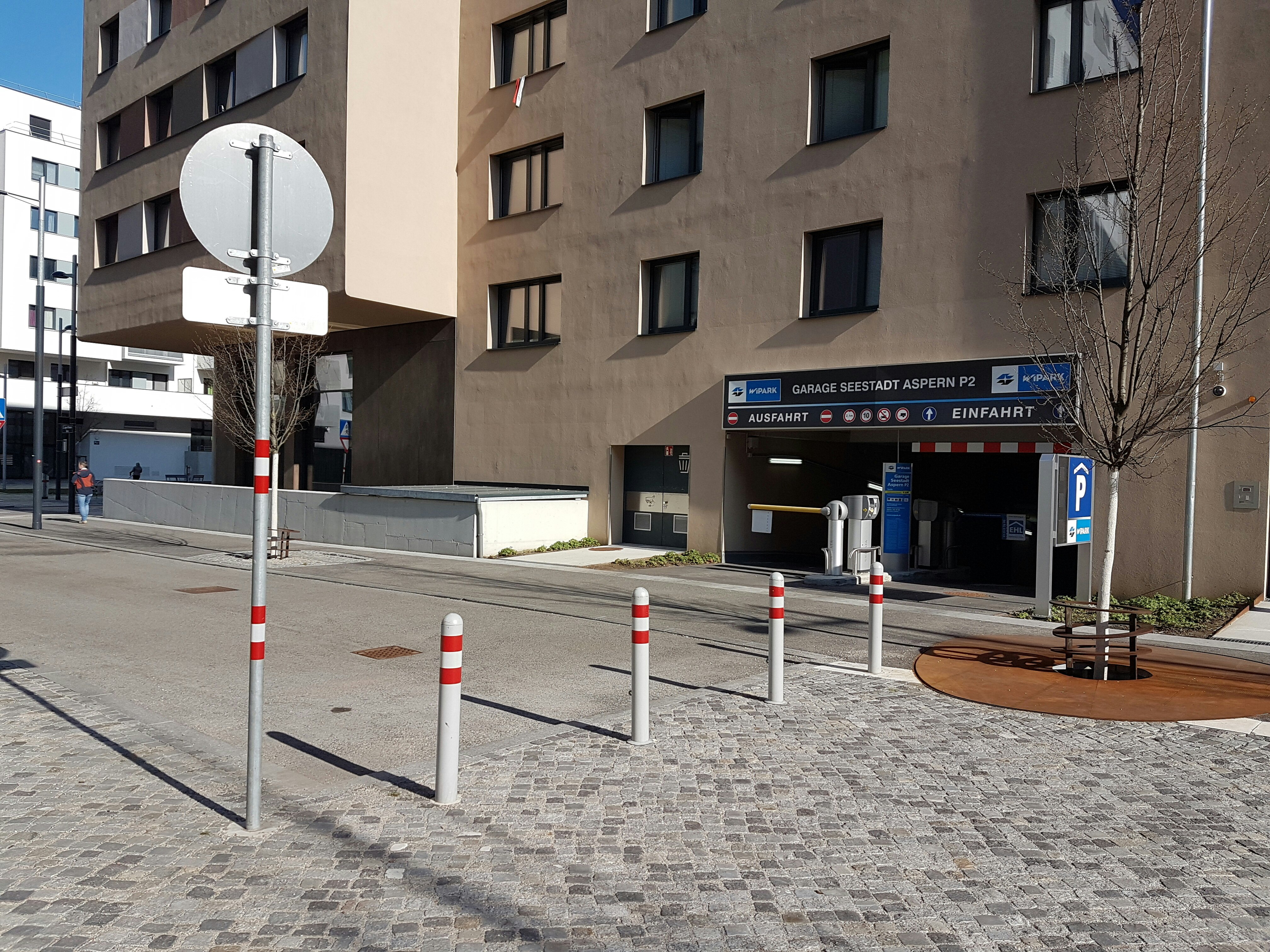 einfahrt-in-die-sammeltiefgarage-p2-in-der-seestadt-aspern.jpg