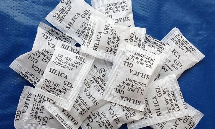 Sử dụng gói hút ẩm