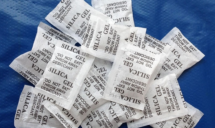 Sử dụng gói hút ẩm