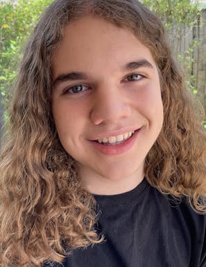 Gabe Mola Headshot.jpg