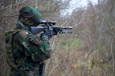 person holding assault rifle