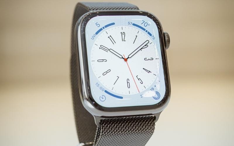 Màn hình LTPO OLED trên Apple Watch Series 8