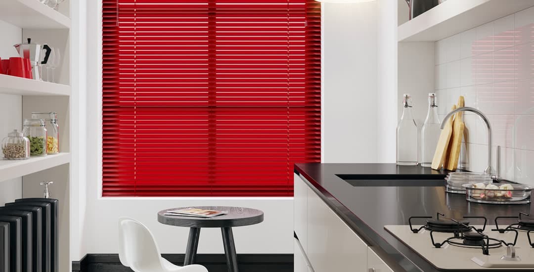 red-venetian-blinds-in-modern-kitchen.jpg