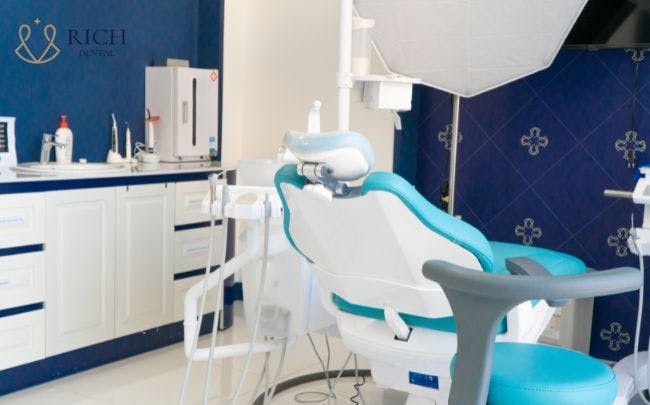 thiet-bi-may-moc-hien-dai-tai-rich-dental