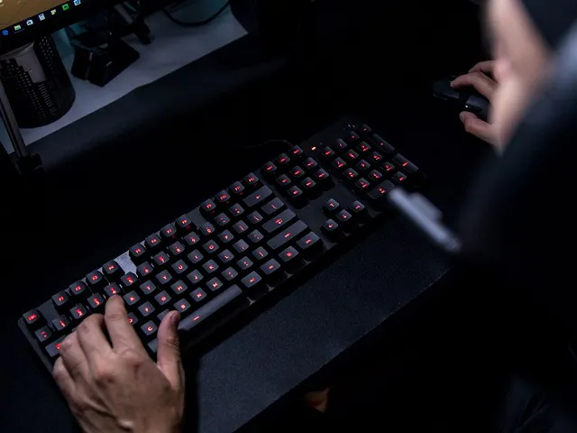 Logitech-G413-SE.jpg