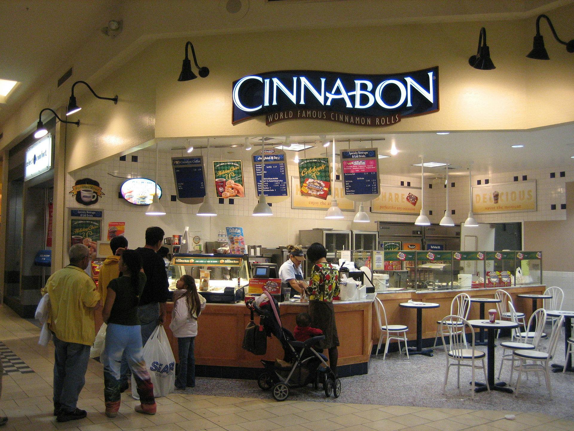 1920px-Cinnabon_in_2005.jpg