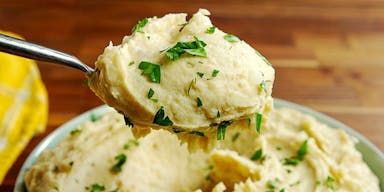 landscape-1491843793-delish-roasted-garlic-mashed-potatoes-1.jpg