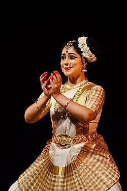 Indian_classical_dance_by_Shagil_Kannur.jpg