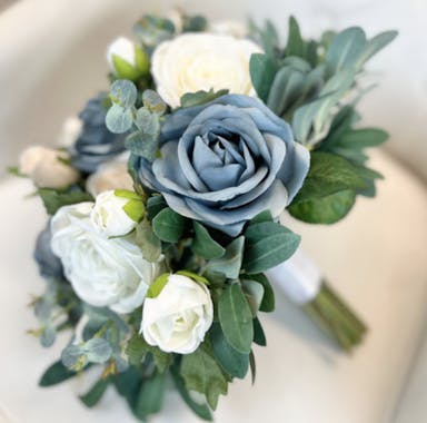 dusty-blue-and-white-roses.png