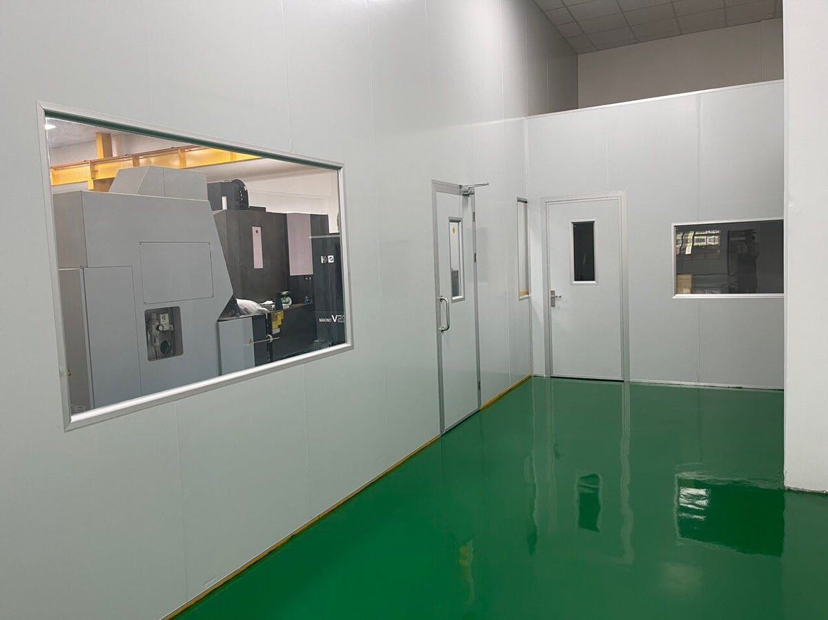 Vách panel phòng sạch giúp tạo ra một môi trường làm việc vệ sinh và an toàn theo tiêu chuẩn