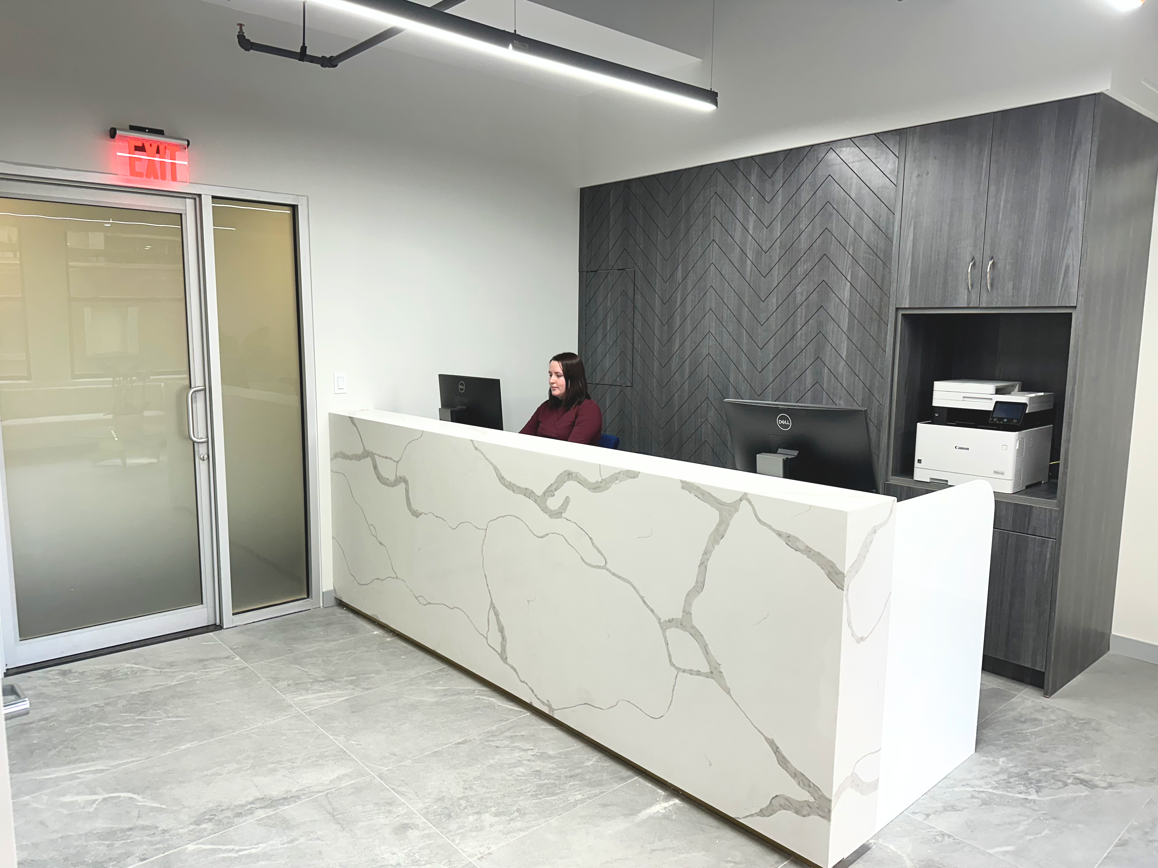 80 maiden front desk.png