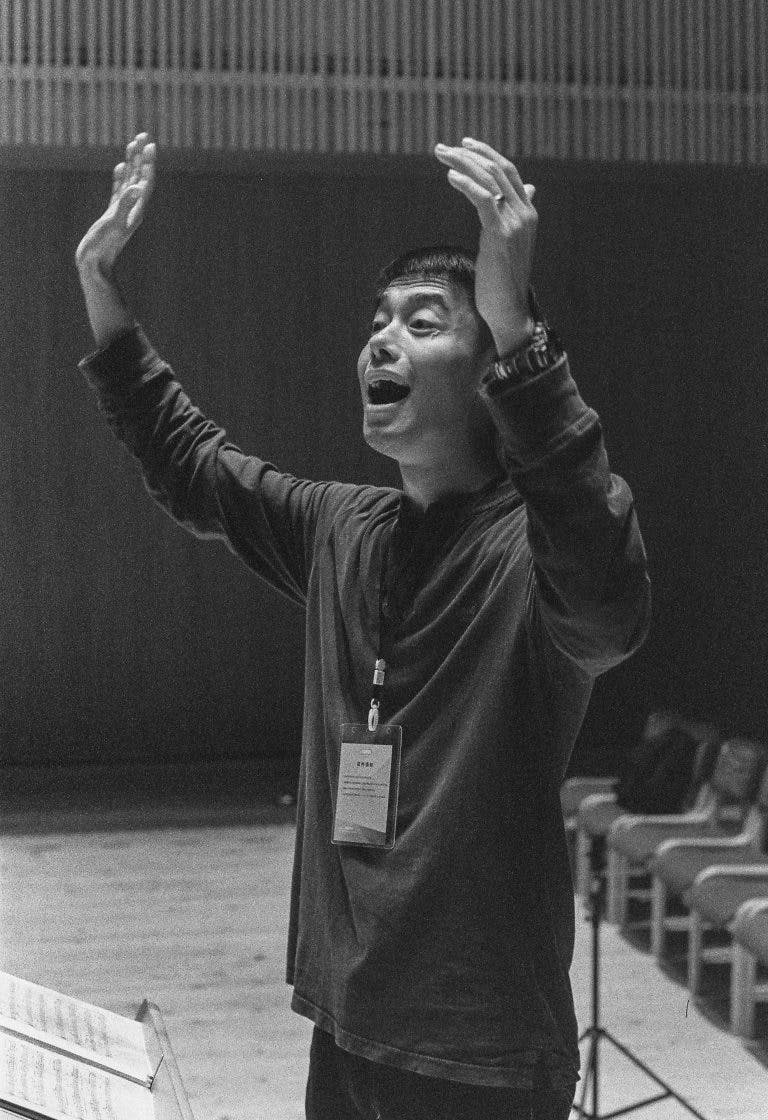 ADAM-MUZIC-nhac-truong-music-conductor-768x1120.jpg
