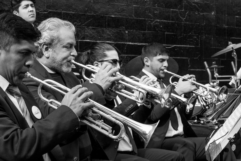 ADAM-MUZIC-trumpet-dan-nhac-giao-huong-1024x683.jpg