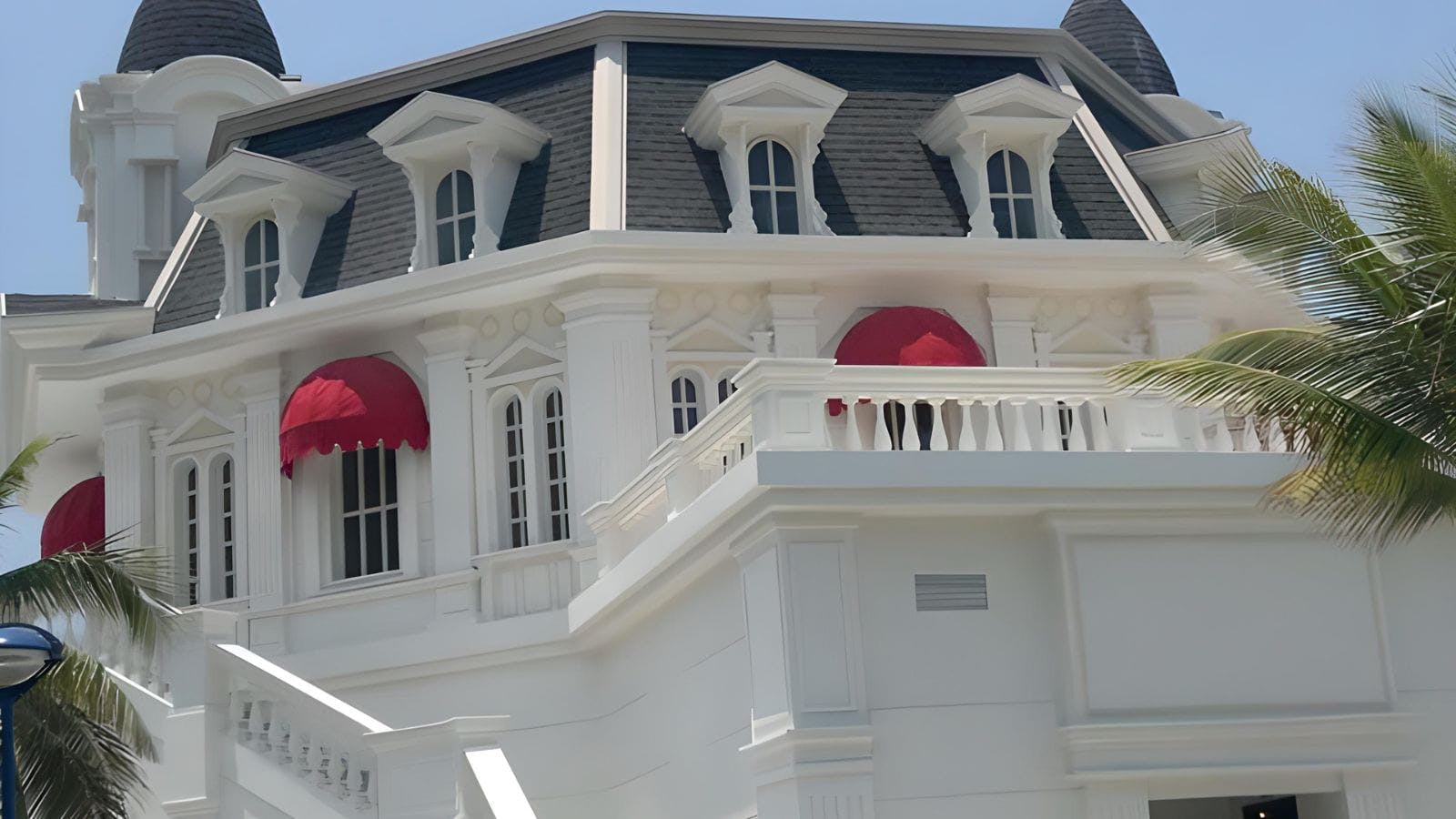 Công trình mái mansard mang một vẻ đẹp đặc trưng của kiến trúc pháp