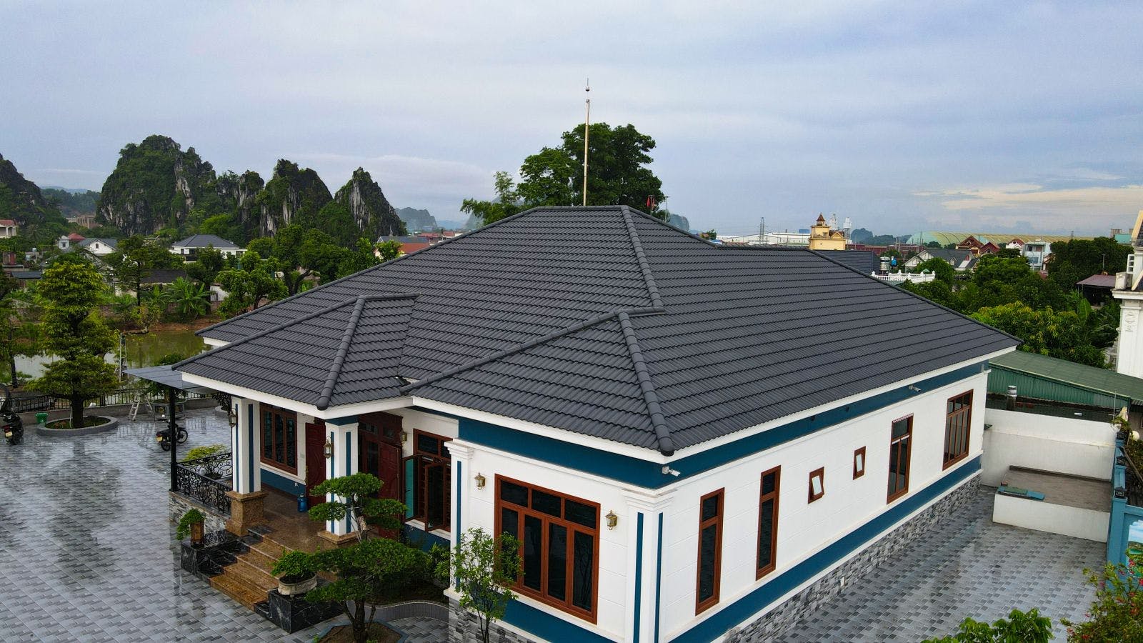 Nhà mái ngói tân cổ điển giữ được nét thanh lịch và trang nhã