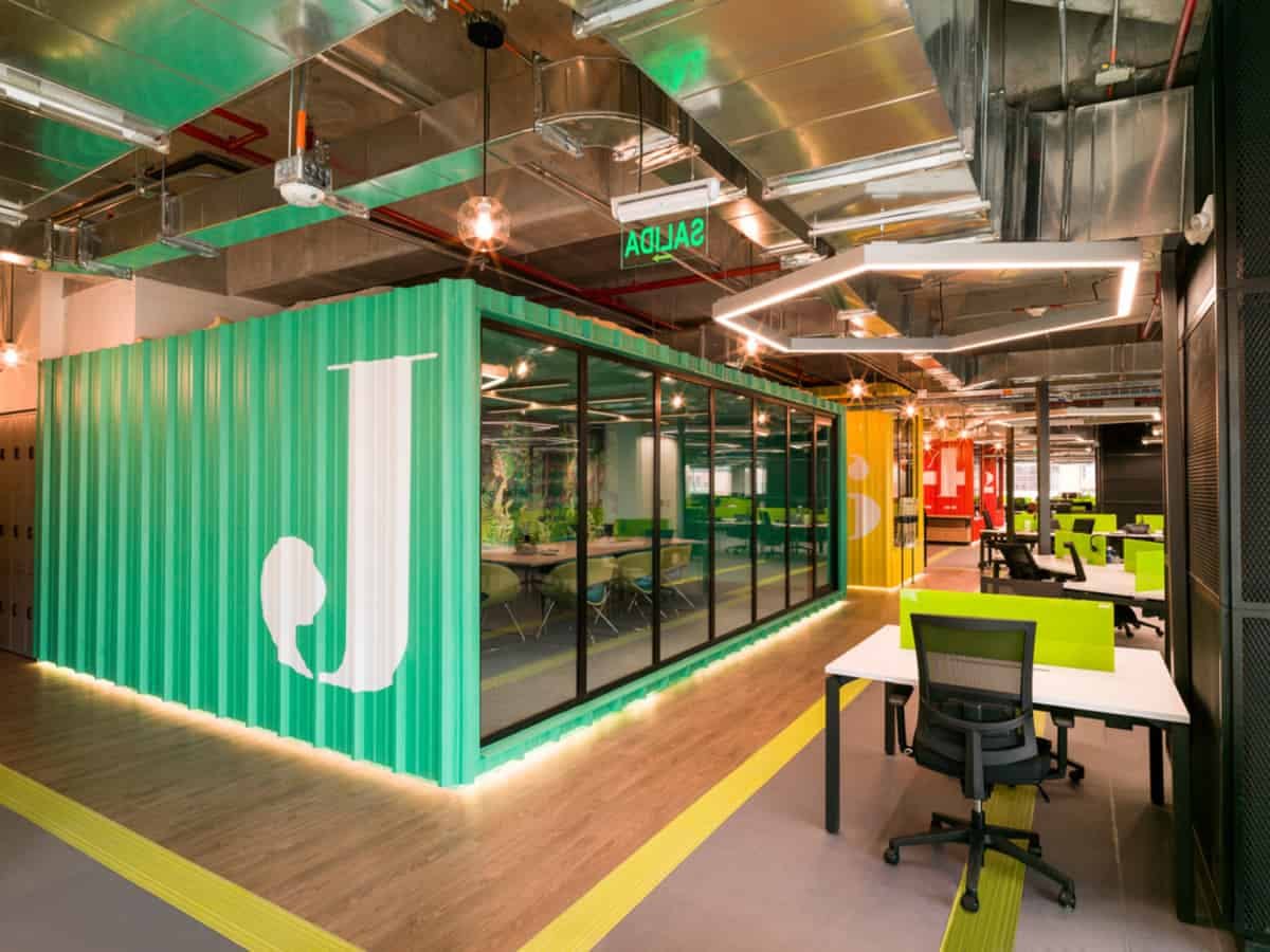 Container mở nóc, mở hông cải biến thành mô hình văn phòng container độc đáo và hiện đại