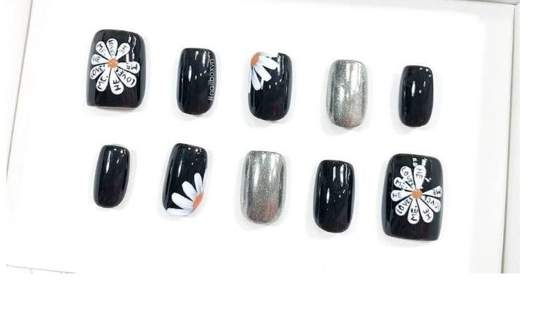 Một bộ nail box móng sẵn