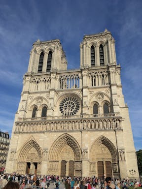 photo-1642602453380-7754b2e53fa0