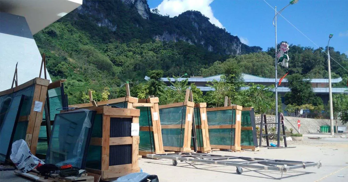 Mẫu kính cường lực ngày càng được sử dụng nhiều trong nhiều công trình hiện đại ngày nay