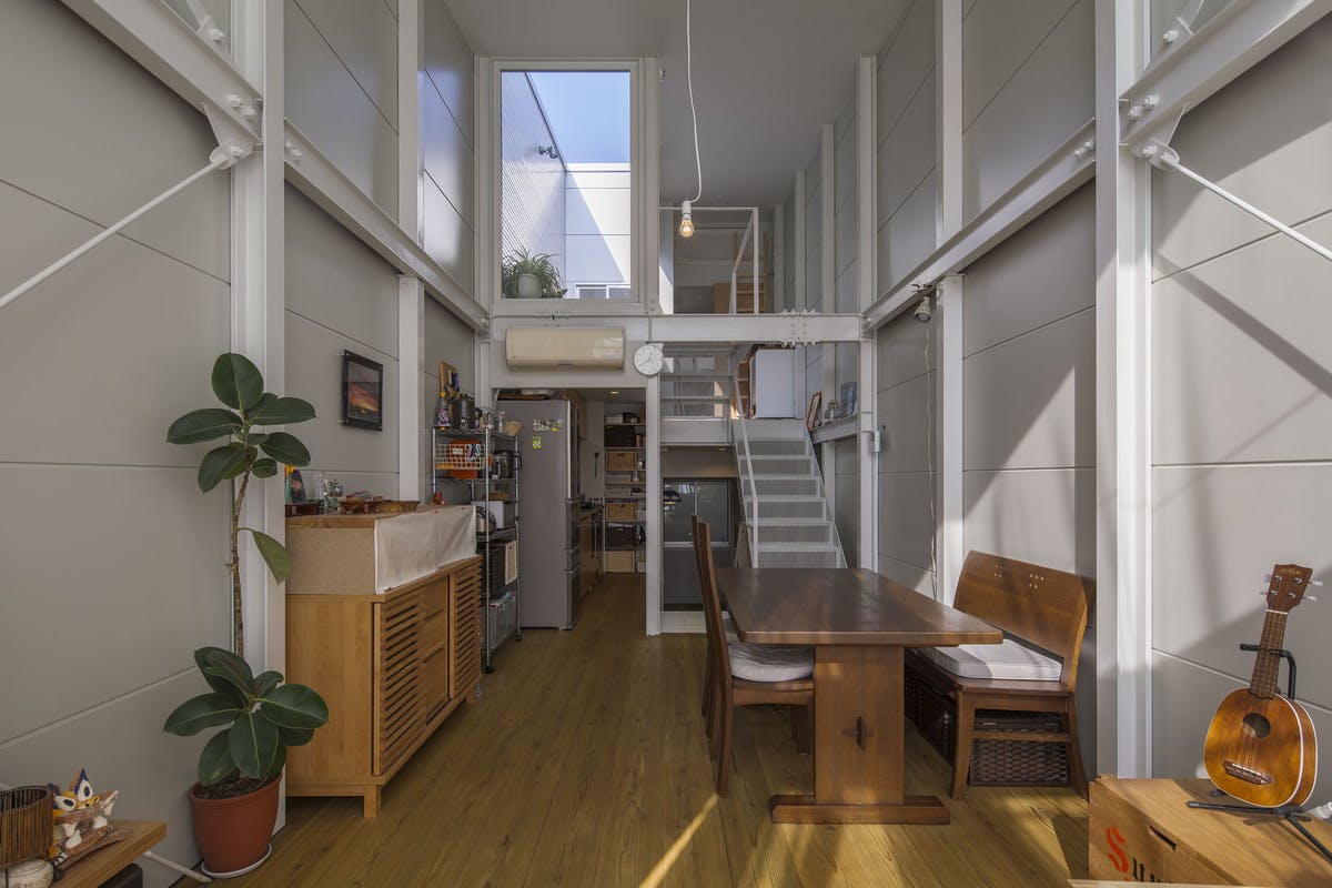 Làm nhà ống bằng giải pháp nhà lắp ghép là một trong các phương pháp để giảm thiểu thời gian và chi phí xây dựng