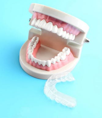 depositphotos_204560330-stock-photo-artificial-jaw-occlusal-splint-color.jpeg