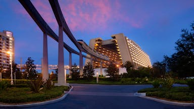 contemporary-resort-00.jpg