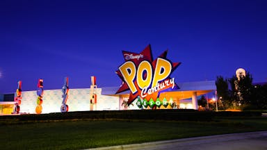 pop-century-resort-00.jpg