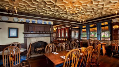 rose-and-crown-pub-and-dining-room-gallery02.jpg