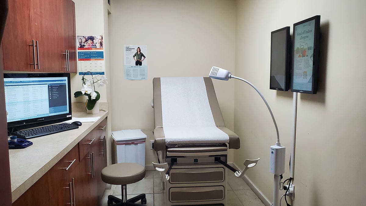 Brighton-Beach-Gynecology-Exam-Room-2.jpg