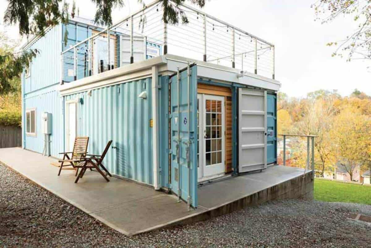 Nhà container 40 feet với tông màu pastel kết hợp ban công đón khí trời