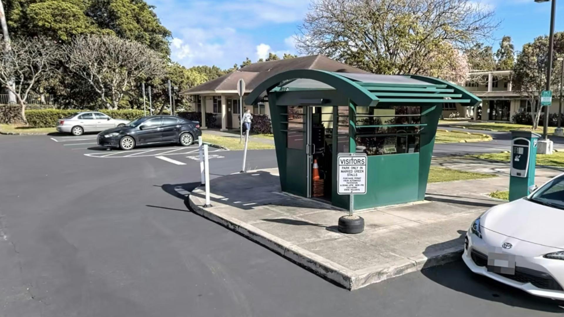 UH-Campus-Entrance-Bachman-Kiosk.jpg